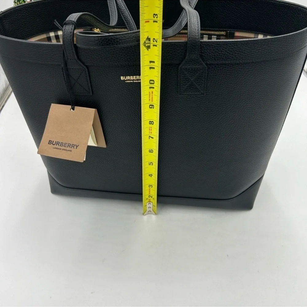 Women’s Burberry pebble grain leather check lined large shopping tote Italy - Picture 12 of 14
